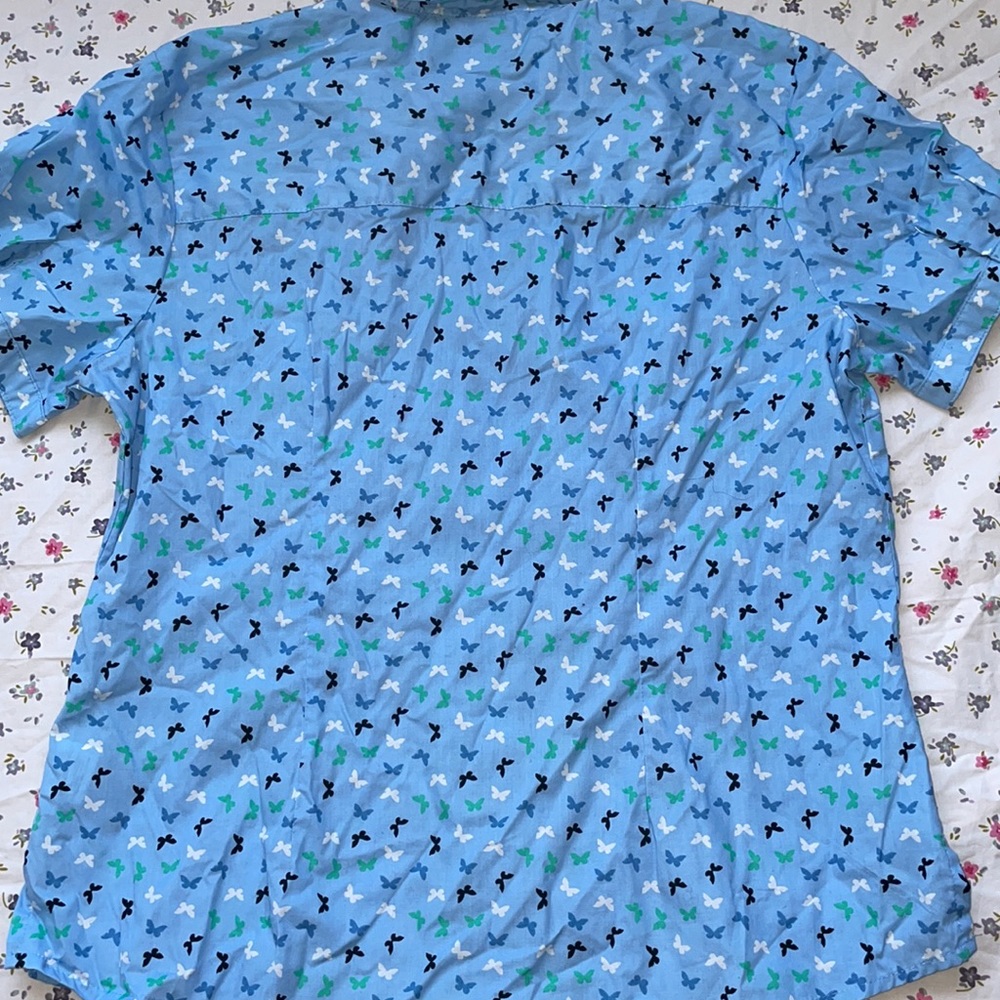 ⚡️⚡️Butterfly button down top - Picture 3 of 12